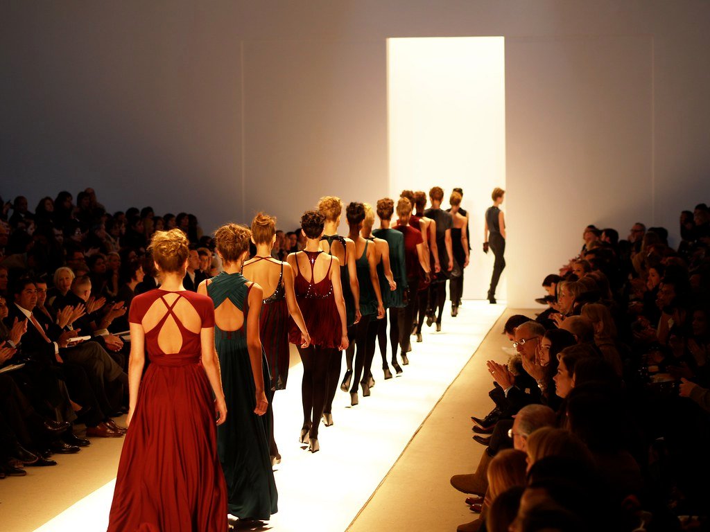 Haute Couture: Navigating the World of Exquisite Runway Fashion